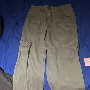 Women’s cargos grey never worn small but other listing has medium same pants
